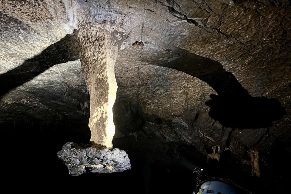 Các hang động mới phát hiện tại Quảng Bình. (Ảnh: TTXVN phát)