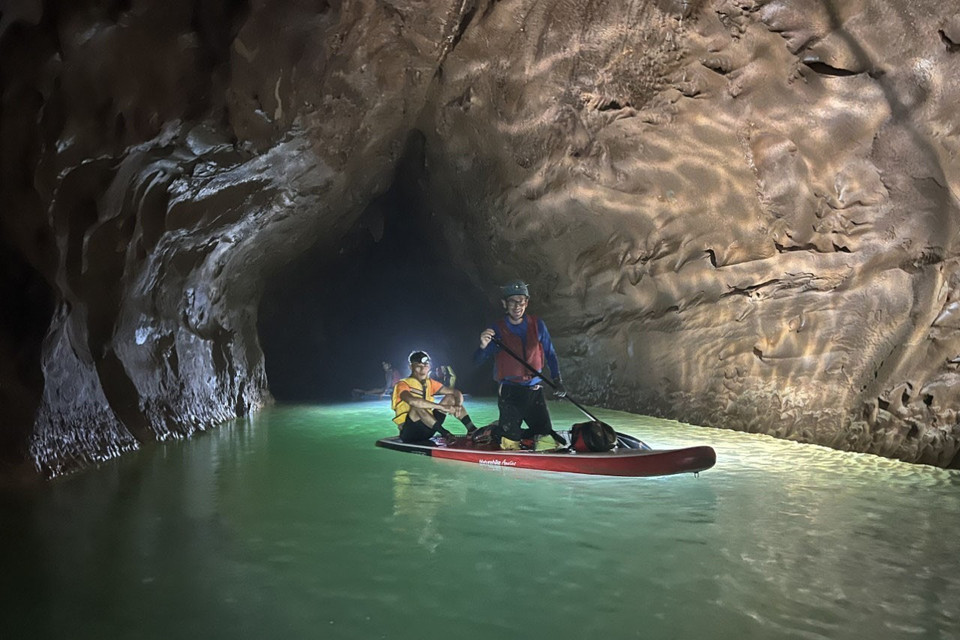 Để khai thác hang động mới phục vụ du lịch, các nhà thám hiểm, nhà khoa học và cơ quan chức năng ở Quảng Bình sẽ tiến hành kiểm tra độ an toàn, dòng chảy, địa mạo, địa chất đối với các hang động mới được phát hiện này. (Ảnh: TTXVN phát)
