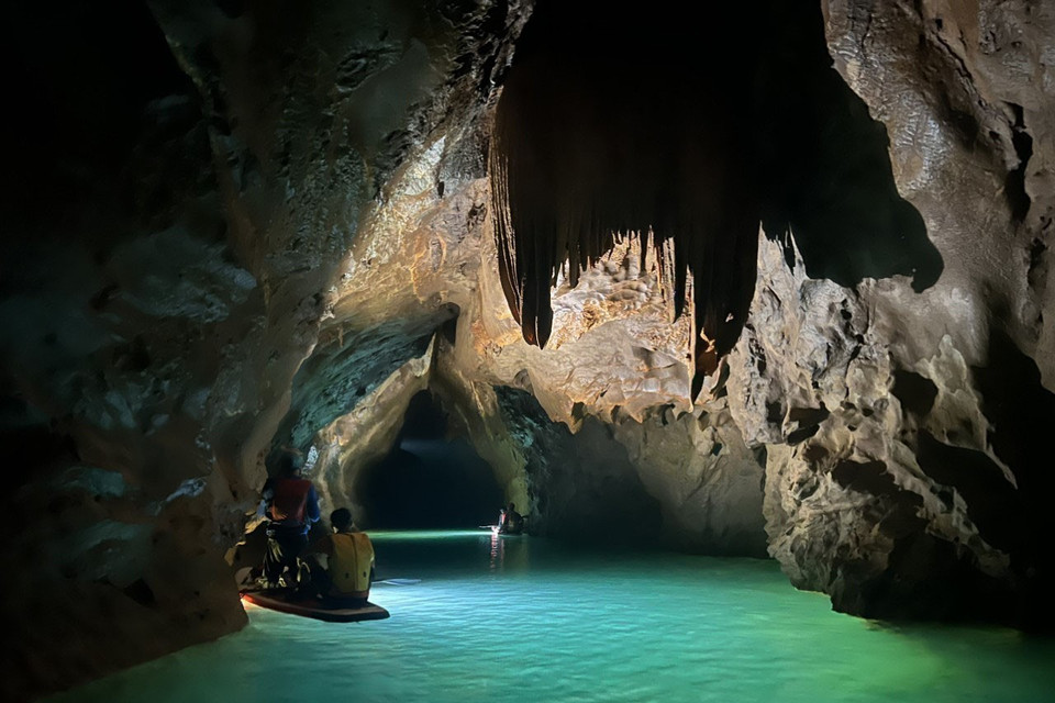 22 hang động này có tổng chiều dài 11,7km, trong đó có 20 hang động được phát hiện tại xã Lâm Hóa (huyện Tuyên Hóa) và xã Hóa Phúc, xã Hóa Sơn (huyện Minh Hóa); 2 hang động tại Vườn Quốc gia Phong Nha-Kẻ Bàng. (Ảnh: TTXVN phát)