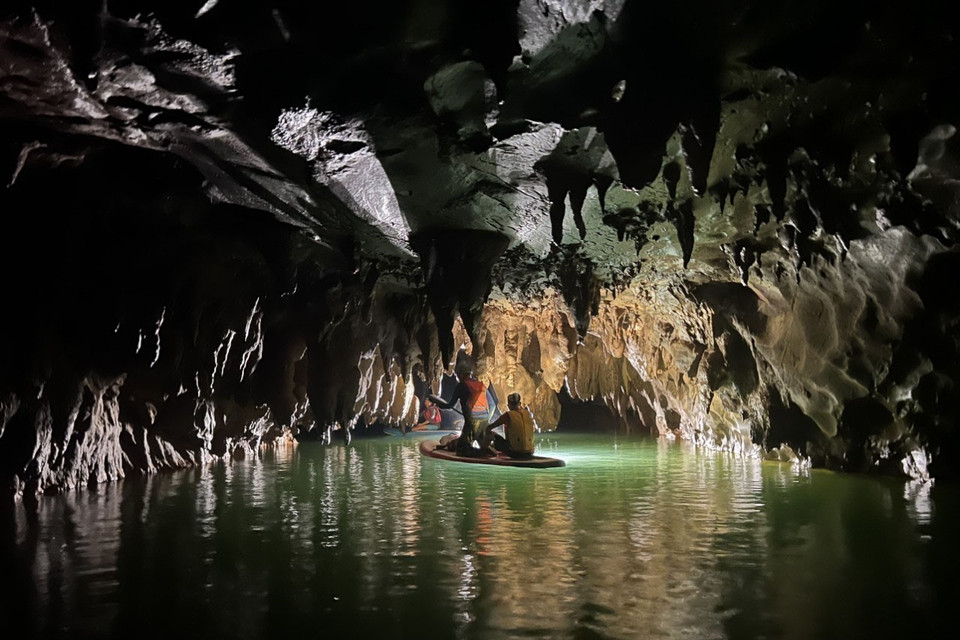 Các hang động mới phát hiện tại Quảng Bình. (Ảnh: TTXVN phát)