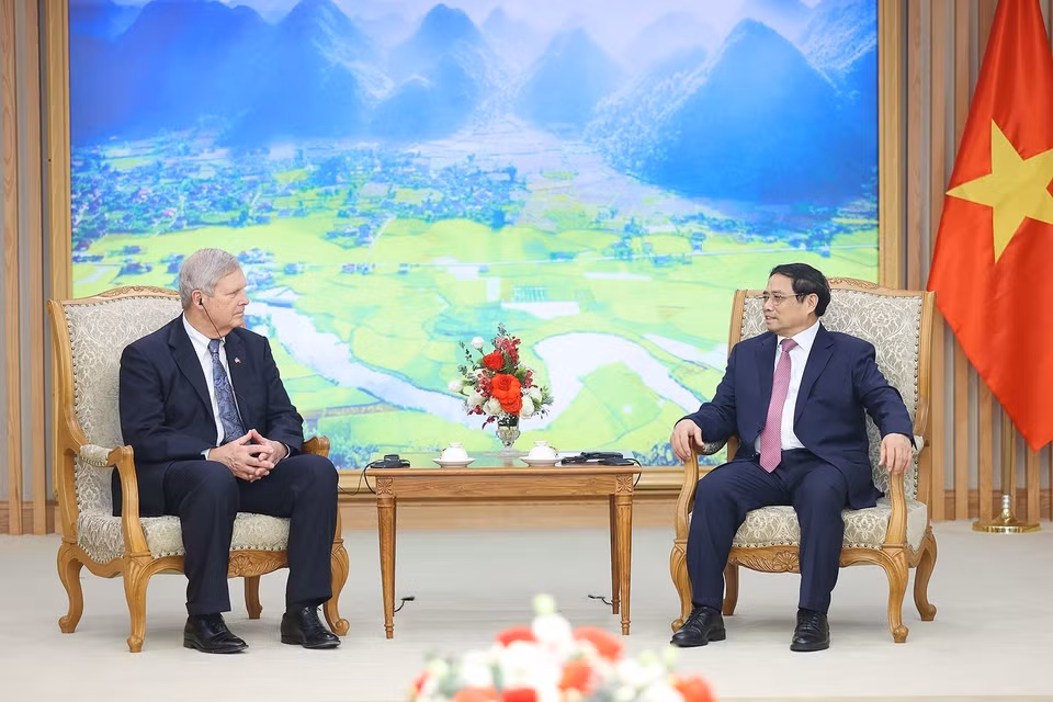 Thủ tướng Phạm Minh Chính tiếp Bộ trưởng Nông nghiệp Hoa Kỳ Thomas Vilsack. (Ảnh: Dương Giang/TTXVN)