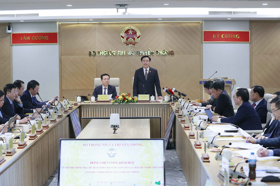 Chủ tịch Quốc hội Vương Đình Huệ phát biểu chỉ đạo. (Ảnh: Doãn Tấn/TTXVN)