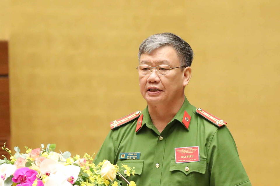 Đại tá Vũ Văn Hậu, Phó Cục trưởng Cục Cảnh sát điều tra tội phạm về ma tuý, trình bày tham luận tại hội nghị. (Ảnh: Phương Hoa/TTXVN)