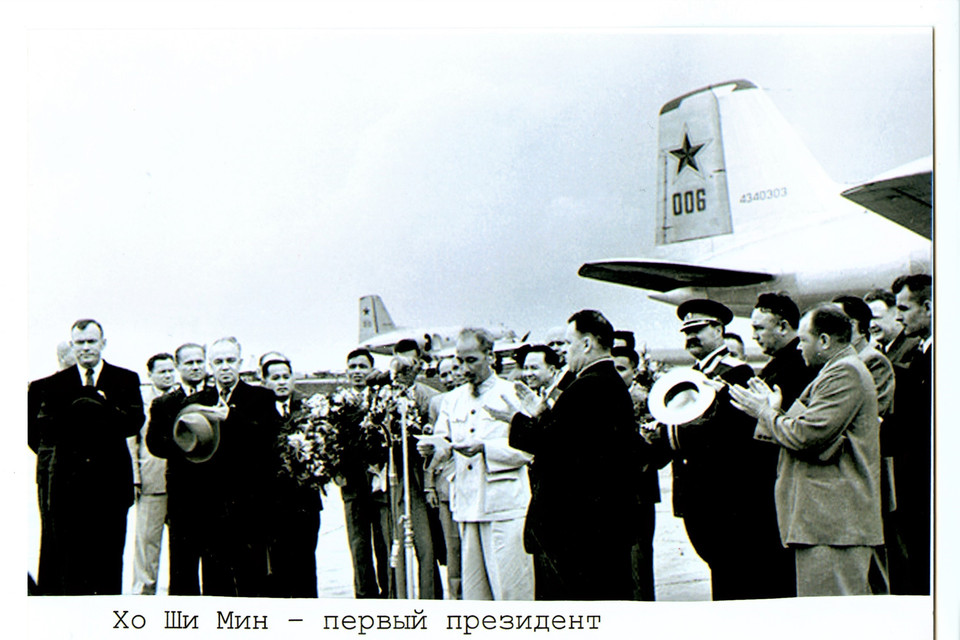 Bác Hồ phát biểu tại sân bay Koltsovo thăm Sverdlovsk. (Nguồn: TTXVN)