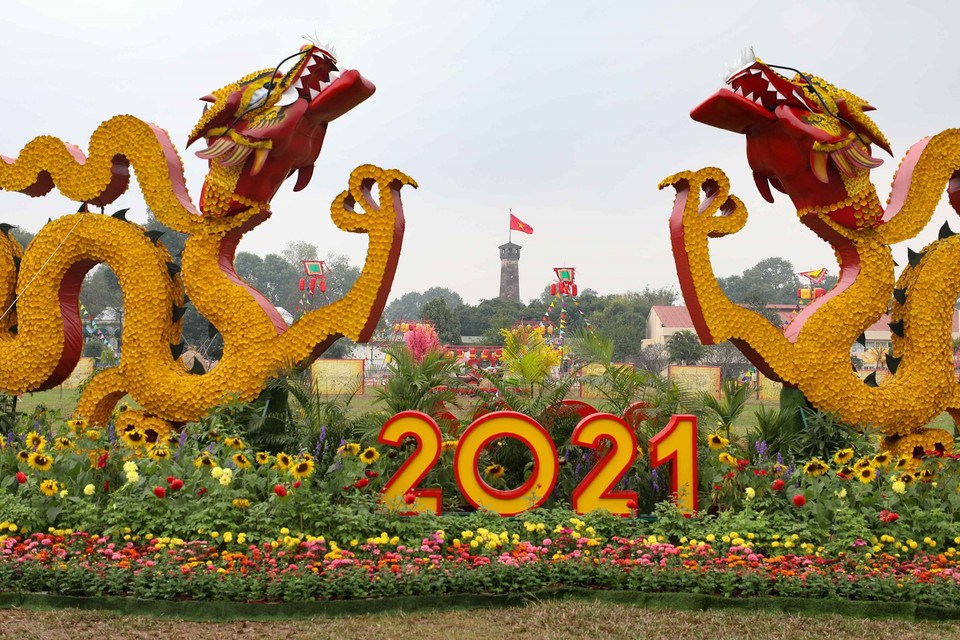 Đón Xuân mới Tân Sửu 2021, Hoàng Thành Thăng Long được trang trí rực rỡ. (Ảnh: Thanh Tùng/TTXVN)