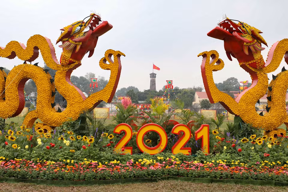 Đón Xuân mới Tân Sửu 2021, Hoàng Thành Thăng Long được trang trí rực rỡ. (Ảnh: Thanh Tùng/TTXVN)