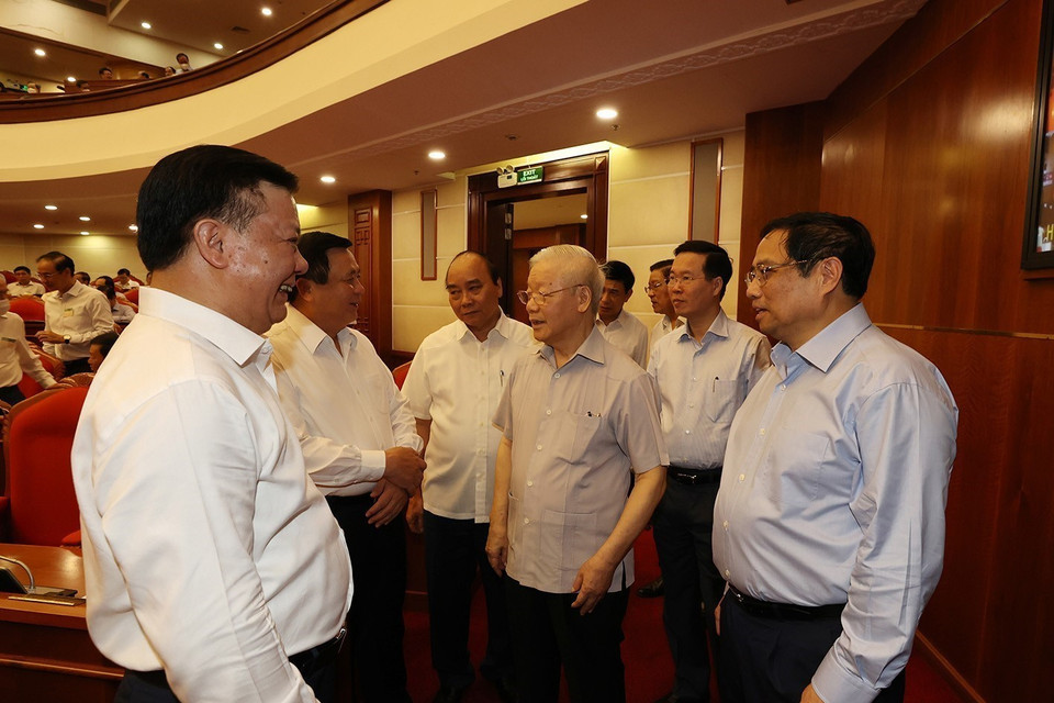 Tổng Bí thư Nguyễn Phú Trọng, Chủ tịch nước Nguyễn Xuân Phúc, Thủ tướng Phạm Minh Chính và Thường trực Ban Bí thư Võ Văn Thưởng cùng các đại biểu dự hội nghị. (Ảnh : Trí Dũng/TTXVN)