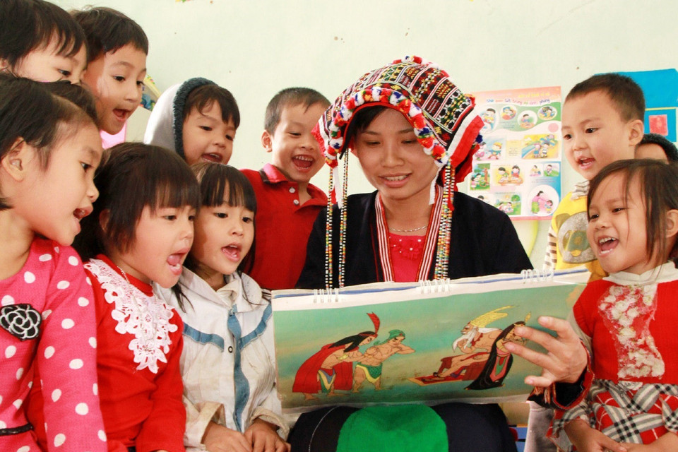 Các nữ giáo viên cắm bản ở điểm trường Đồng Măng, xã vùng cao Trung Sơn, huyện Yên Lập, tỉnh Phú Thọ bằng sự yêu nghề và tâm huyết với sự nghiệp trồng người, hằng ngày đứng lớp truyền đạt kiến thức cho học sinh vùng cao. (Ảnh: Trung Kiên/TTXVN)