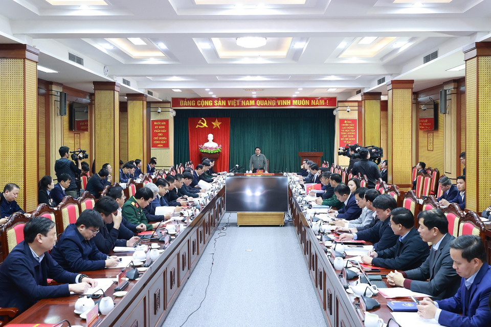 Thủ tướng Phạm Minh Chính làm việc với lãnh đạo tỉnh Phú Thọ và Tuyên Quang. (Ảnh: Dương Giang/TTXVN)