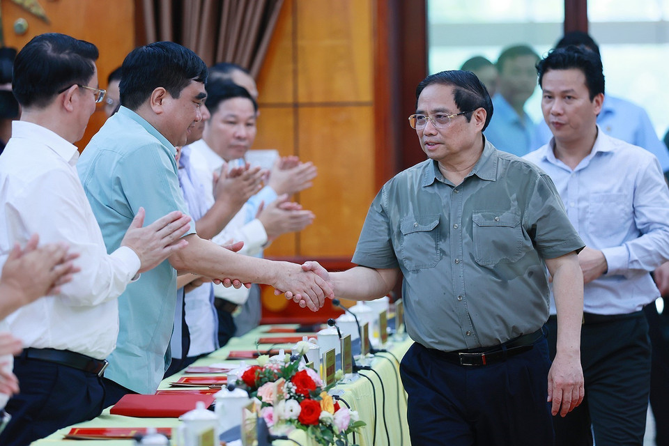 Cũng trong sáng 28/5, tại Hà Giang, Thủ tướng Phạm Minh Chính chủ trì buổi làm việc với Ban Thường vụ Tỉnh ủy và cán bộ chủ chốt tỉnh Hà Giang về tình hình phát triển kinh tế-xã hội. (Ảnh: Dương Giang/TTXVN)