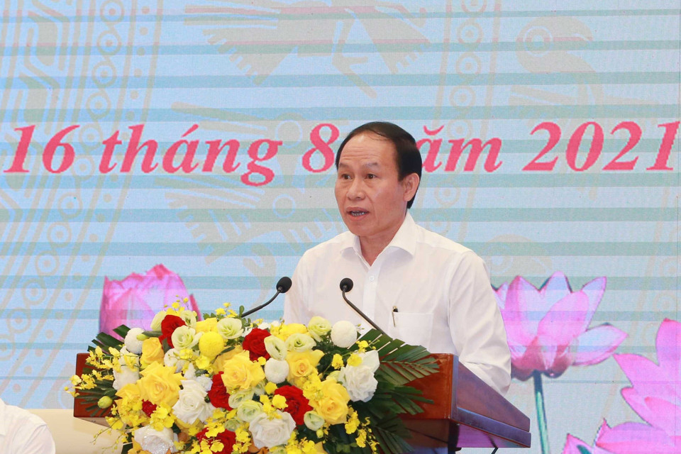 Ông Lê Tiến Châu, Ủy viên Trung ương Đảng, Phó Chủ tịch-Tổng thư ký Ủy ban Trung ương Mặt trận Tổ quốc Việt Nam, trình bày báo cáo tại hội nghị. (Ảnh: Phương Hoa/TTXVN)