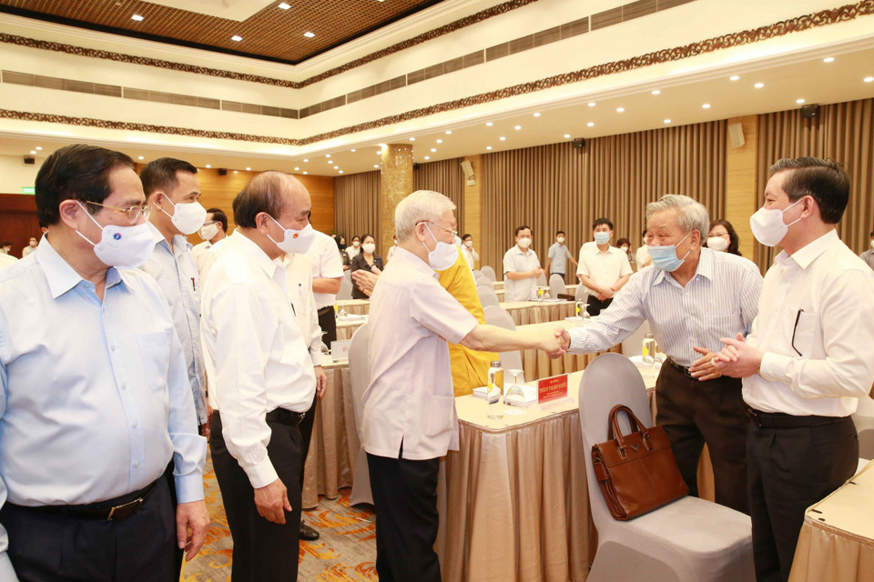 Tổng Bí thư Nguyễn Phú Trọng, Chủ tịch nước Nguyễn Xuân Phúc, Thủ tướng Phạm Minh Chính với các đại biểu dự hội nghị. (Ảnh: Phương Hoa/TTXVN)