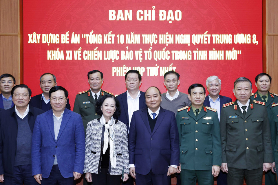 Chủ tịch nước Nguyễn Xuân Phúc và các thành viên Ban Chỉ đạo. (Ảnh: Thống Nhất/TTXVN)