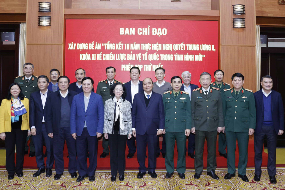 Chủ tịch nước Nguyễn Xuân Phúc và các thành viên Ban Chỉ đạo. (Ảnh: Thống Nhất/TTXVN)