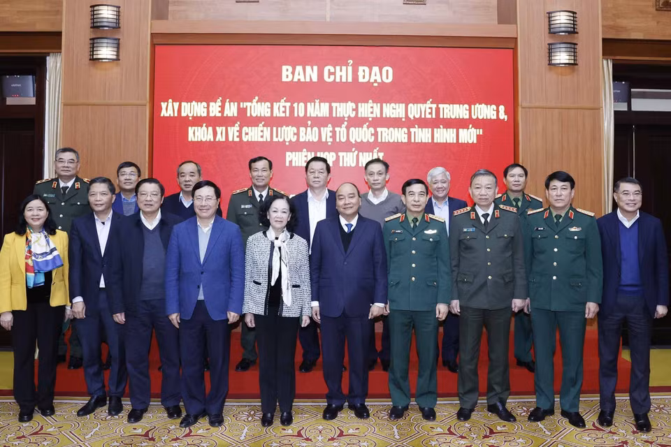 Chủ tịch nước Nguyễn Xuân Phúc và các thành viên Ban Chỉ đạo. (Ảnh: Thống Nhất/TTXVN)