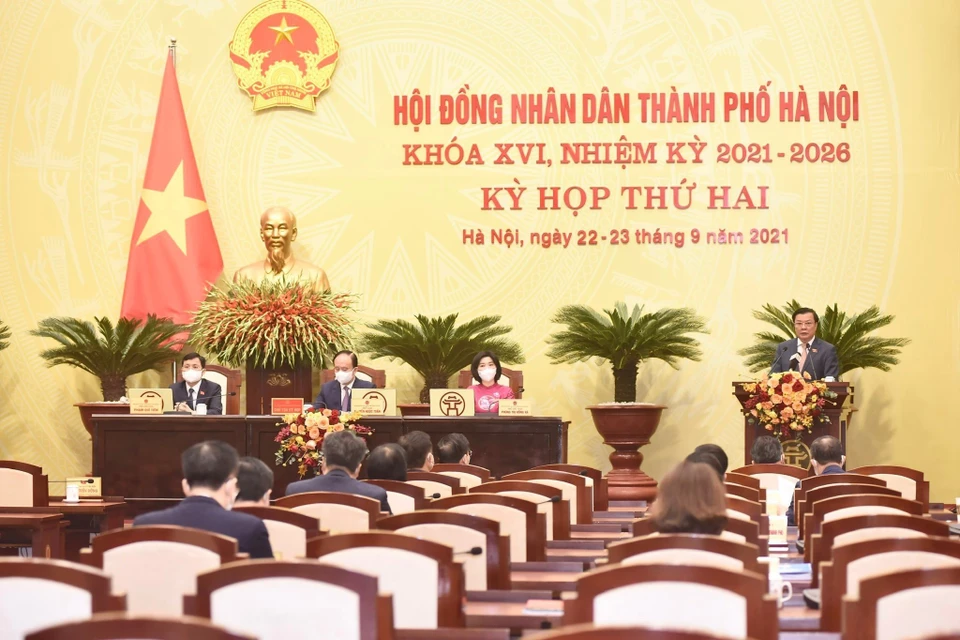 Ông Đinh Tiến Dũng, Ủy viên Bộ Chính trị, Bí thư Thành ủy, Trưởng đoàn đại biểu Quốc hội thành phố phát biểu chỉ đạo. (Ảnh: TTXVN)