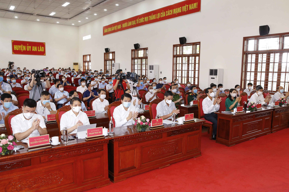 Đại biểu và cử tri huyện An Lão dự Hội nghị tiếp xúc cử tri với những người ứng cử Đại biểu Quốc hội khóa XV, tại huyện An Lão, thành phố Hải Phòng. (Ảnh: Doãn Tấn/TTXVN)