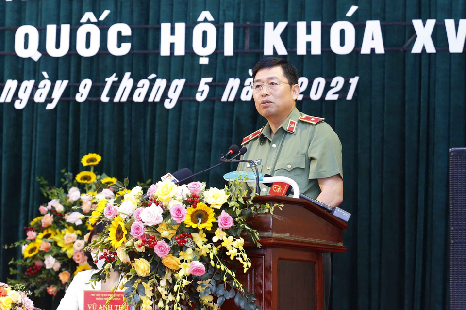 Ứng cử viên, Thiếu tướng Vũ Thanh Chương, Giám đốc Công an Thành phố Hải Phòng trình bày chương trình hành động. (Ảnh: Doãn Tấn/TTXVN)