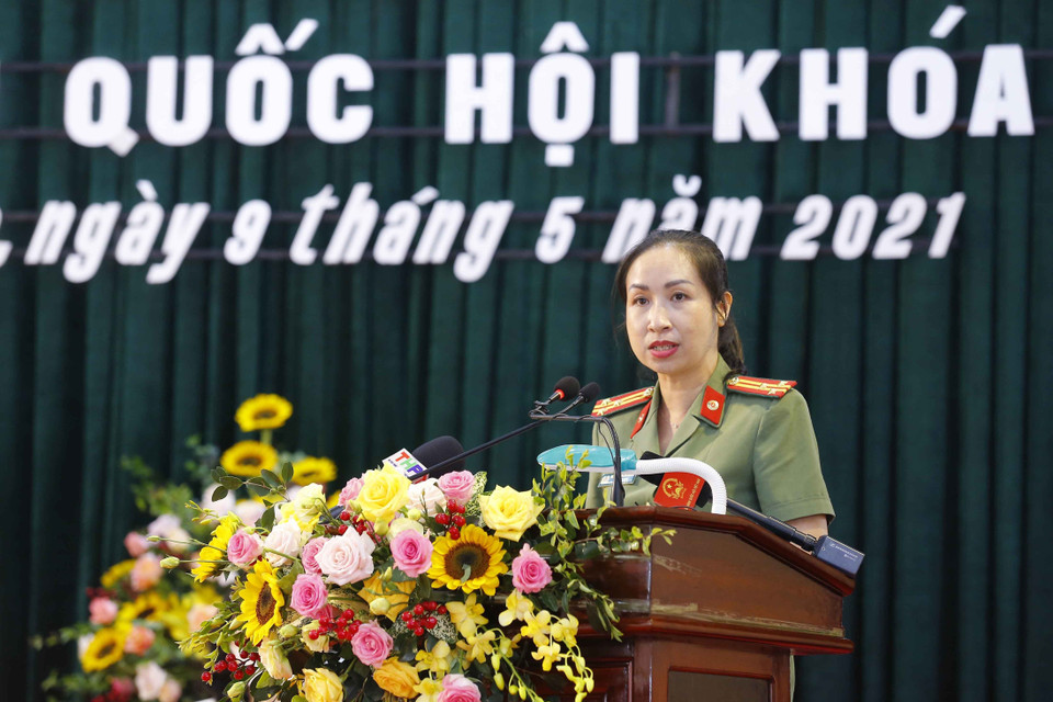 Ứng cử viên Nguyễn Thị Lan Hương, Chủ tịch Hội phụ nữ Công an Thành phố Hải Phòng, trình bày chương trình hành động. (Ảnh: Doãn Tấn/TTXVN)