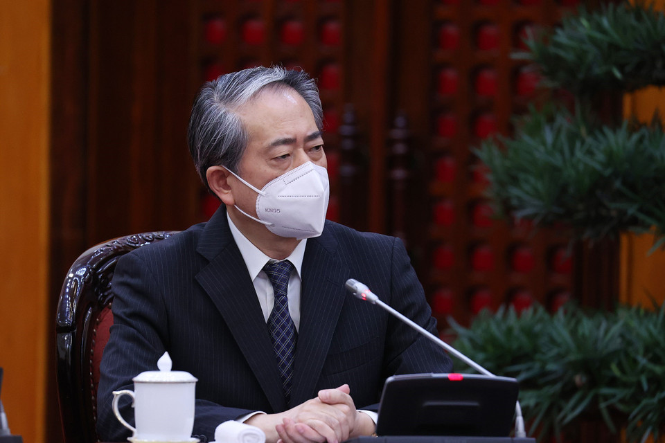 Đại sứ Hùng Ba phát biểu tại buổi tiếp. (Ảnh: Dương Giang/TTXVN)