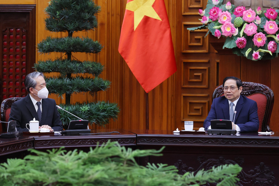 Thủ tướng Phạm Minh Chính tiếp Đại sứ Hùng Ba. (Ảnh: Dương Giang/TTXVN)