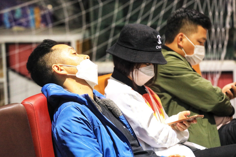 Đây là chuyến bay không thu phí, đưa 270 người Việt Nam sống, làm việc ở Ukraina, cất cánh từ sân bay Quốc tế Warsaw của Ba Lan trở về Tổ quốc. (Ảnh: Tuấn Anh/TTXVN)