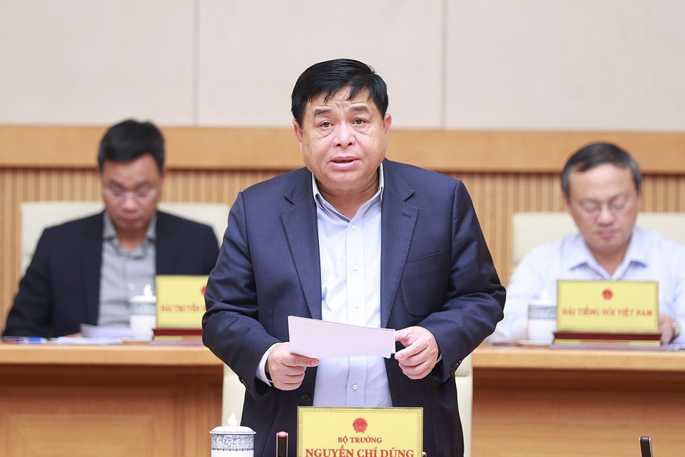 Bộ trưởng Bộ Kế hoạch và Đầu tư Nguyễn Chí Dũng báo cáo tình hình kinh tế-xã hội tháng Hai và 2 tháng năm 2023. (Ảnh: Dương Giang/TTXVN)