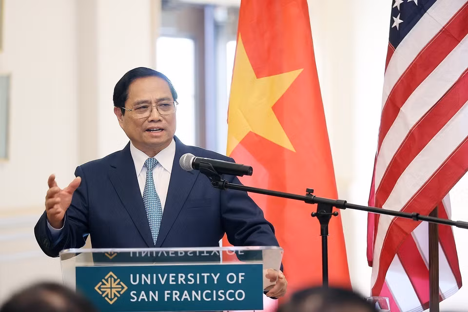 Thủ tướng Phạm Minh Chính phát biểu khi đến thăm Trường Đại học Tổng hợp San Francisco. (Ảnh: Dương Giang/TTXVN)