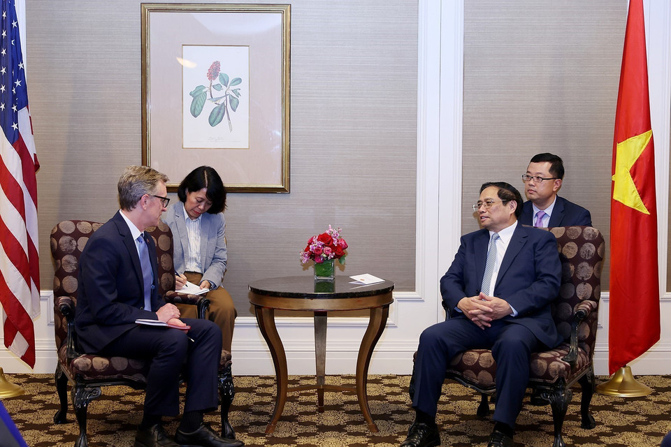 Thủ tướng Phạm Minh Chính tiếp đại diện Đoàn các chính trị gia và doanh nghiệp bang Oregon. (Ảnh: Dương Giang/TTXVN)