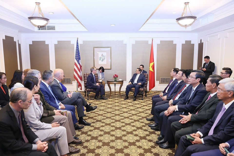 Thủ tướng Phạm Minh Chính tiếp đại diện Đoàn các chính trị gia và doanh nghiệp bang Oregon. (Ảnh: Dương Giang/TTXVN)