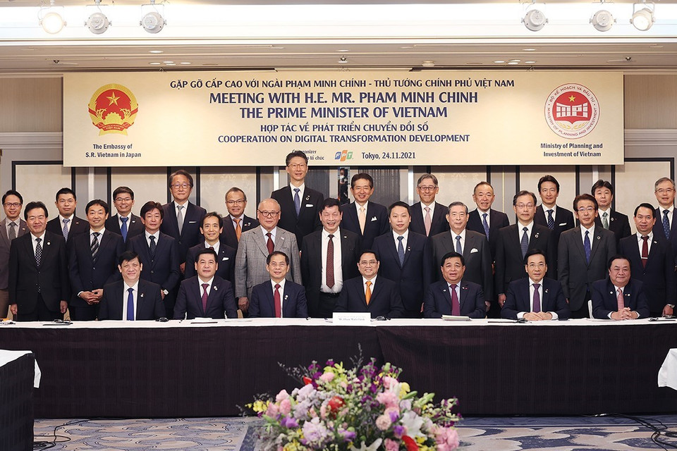 Sáng 24/11, tại Thủ đô Tokyo, Nhật Bản, Thủ tướng Phạm Minh Chính làm việc với các doanh nghiệp Nhật Bản trong lĩnh vực chuyển đổi số. (Ảnh: Dương Giang/TTXVN)