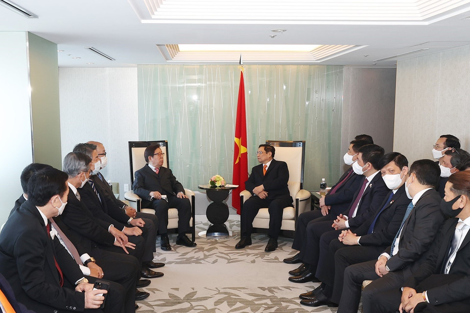 Thủ tướng Phạm Minh Chính tiếp lãnh đạo một số trường đại học và tập đoàn của Nhật Bản. (Ảnh: Dương Giang/TTXVN)