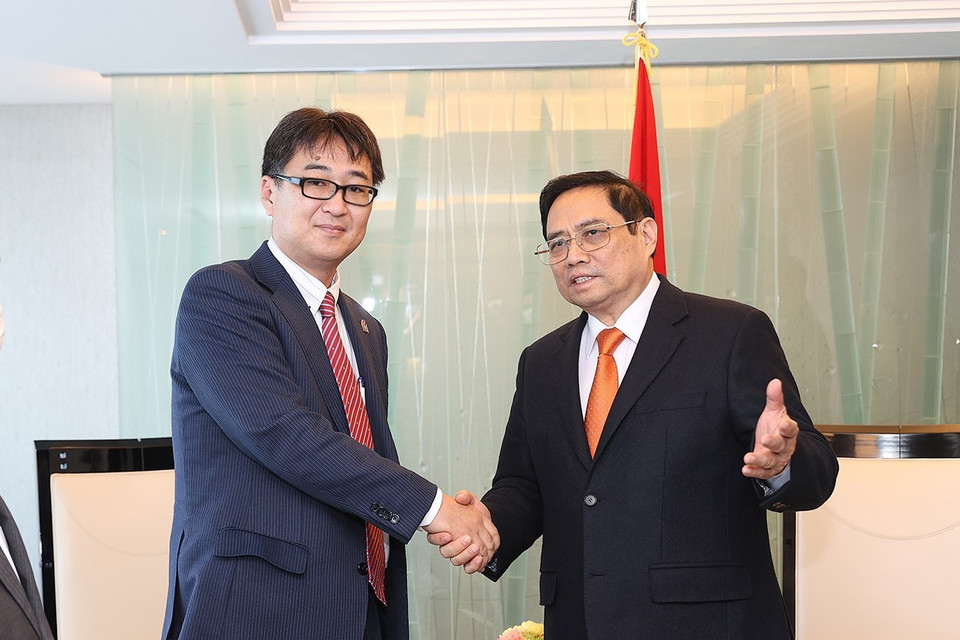 Thủ tướng Phạm Minh Chính tiếp Phó hiệu trưởng Trường Đại học Hiroshima Shinji Kaneko. (Ảnh: Dương Giang/TTXVN)