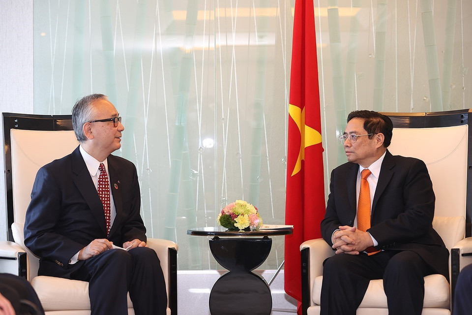 Thủ tướng Phạm Minh Chính tiếp lãnh đạo Tập đoàn Dược phẩm Shionogi. (Ảnh: Dương Giang/TTXVN)