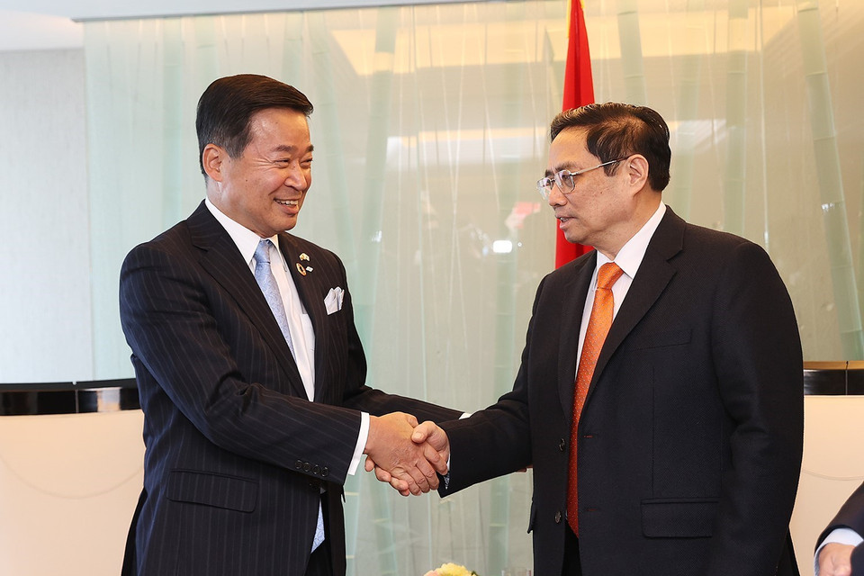 Thủ tướng Phạm Minh Chính tiếp lãnh đạo Tập đoàn Sumitomo. (Ảnh: Dương Giang/TTXVN)