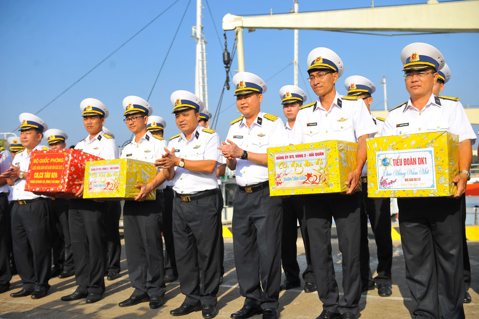 Lễ xuất quân lên đường ra nhà giàn DK1 và huyện Côn Đảo. (Ảnh: Minh Đức/TTXVN)