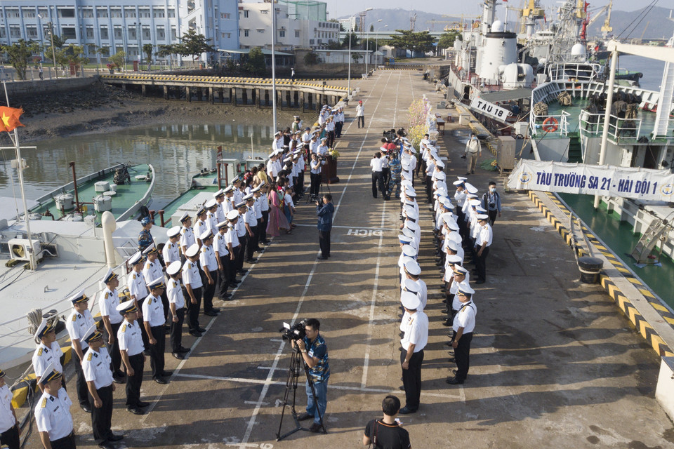 Đoàn công tác chuẩn bị lên đường ra nhà giàn DK1 và huyện Côn Đảo. (Ảnh: Minh Đức/TTXVN)