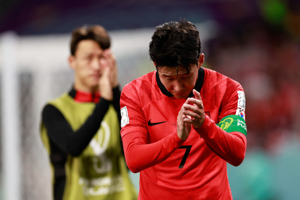 Chính vì nguy cơ bị loại quá rõ ràng, đội trưởng của Hàn Quốc Son Heung-min đã bật khóc sau khi tiếng còi mãn cuộc vang lên. (Ảnh: Hải An/Vietnam+)
