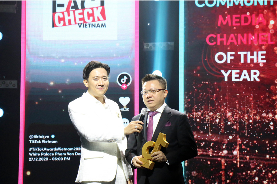 Phó Tổng Giám đốc TTXVN Lê Quốc Minh chia sẻ về kiểm chứng thông tin trên nền tảng mạng xã hội. (Ảnh: Tiến Lực/TTXVN)