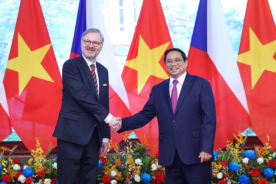 Thủ tướng Phạm Minh Chính và Thủ tướng nước Cộng hòa Séc Petr Fiala chụp ảnh chung. (Ảnh: Dương Giang/TTXVN)