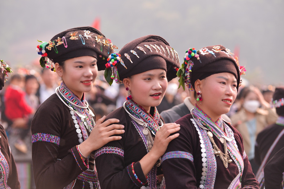 Lễ hội còn là dịp để người dân đoàn tụ gia đình, thôn bản. (Ảnh: Đinh Thùy/TTXVN)