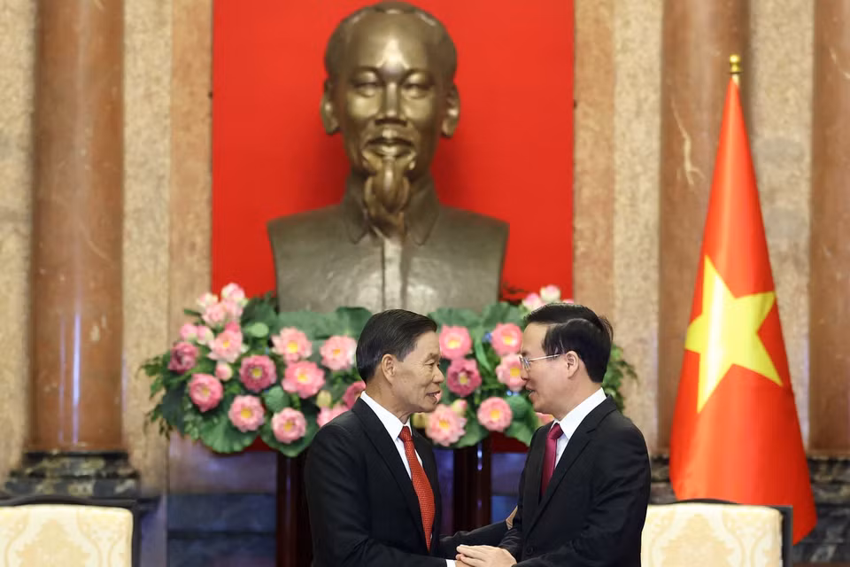 Chủ tịch nước Võ Văn Thưởng tiếp ông Sinlavong Khoutphaythoune, Ủy viên Bộ Chính trị Đảng Nhân dân Cách mạng Lào, Chủ tịch Trung ương Mặt trận Lào Xây dựng Đất nước. (Ảnh: Thống Nhất/TTXVN)