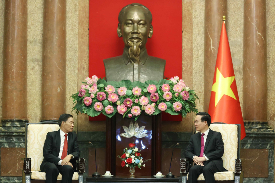 Chủ tịch nước Võ Văn Thưởng tiếp ông Sinlavong Khoutphaythoune, Ủy viên Bộ Chính trị Đảng Nhân dân Cách mạng Lào, Chủ tịch Trung ương Mặt trận Lào Xây dựng Đất nước. (Ảnh: Thống Nhất/TTXVN)