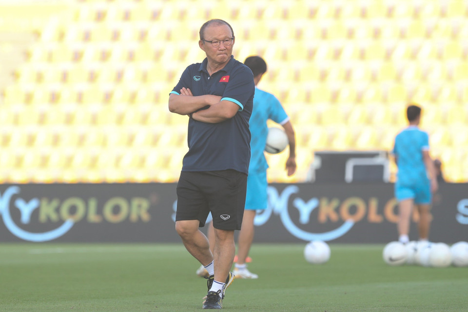 HLV Park Hang-seo trong buổi tập. (Ảnh: Hoàng Linh/TTXVN)