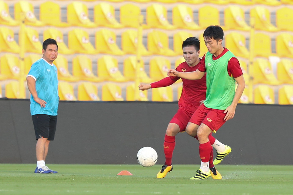 Sẽ không có HLV Park Hang-seo ở trận đấu này do ông Park bị truất quyền chỉ đạo vì đã nhận 2 thẻ vàng. (Ảnh: Hoàng Linh/TTXVN)