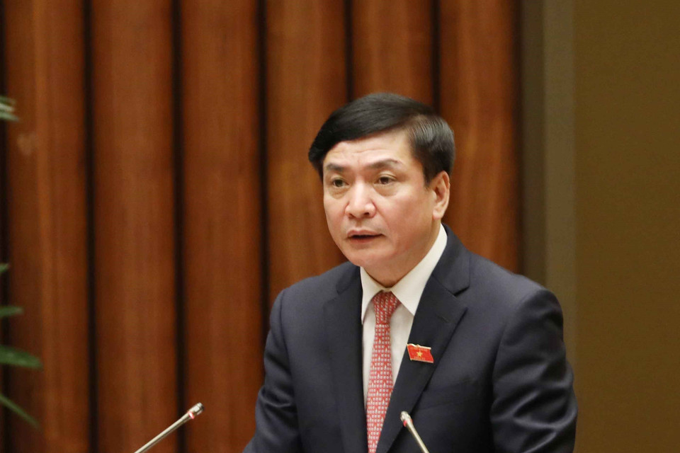 Tổng Thư ký Quốc hội Bùi Văn Cường trình bày Báo cáo giải trình, tiếp thu, chỉnh lý dự thảo Nghị quyết kỳ họp thứ nhất, Quốc hội khóa XV. (Ảnh: Phương Hoa/TTXVN)