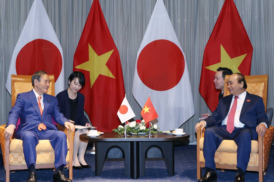 Thủ tướng Nguyễn Xuân Phúc và Phu nhân gặp gỡ Thủ tướng Nhật Bản Suga Yoshihide và Phu nhân. (Ảnh: Thống Nhất/TTXVN)