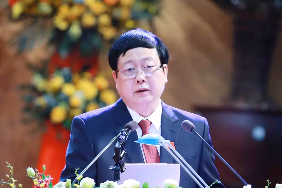 Ông Nguyễn Dương Thái, Phó Bí thư Tỉnh ủy, Chủ tịch Ủy ban nhân dân tỉnh trình bày Báo cáo nhiệm kỳ 2015-2020. (Ảnh: Phương Hoa/TTXVN)