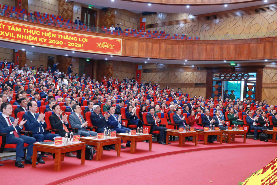 Các đồng chí lãnh đạo, nguyên lãnh đạo Đảng, Nhà nước dự khai mạc Đại hội. (Ảnh: Phương Hoa/TTXVN)