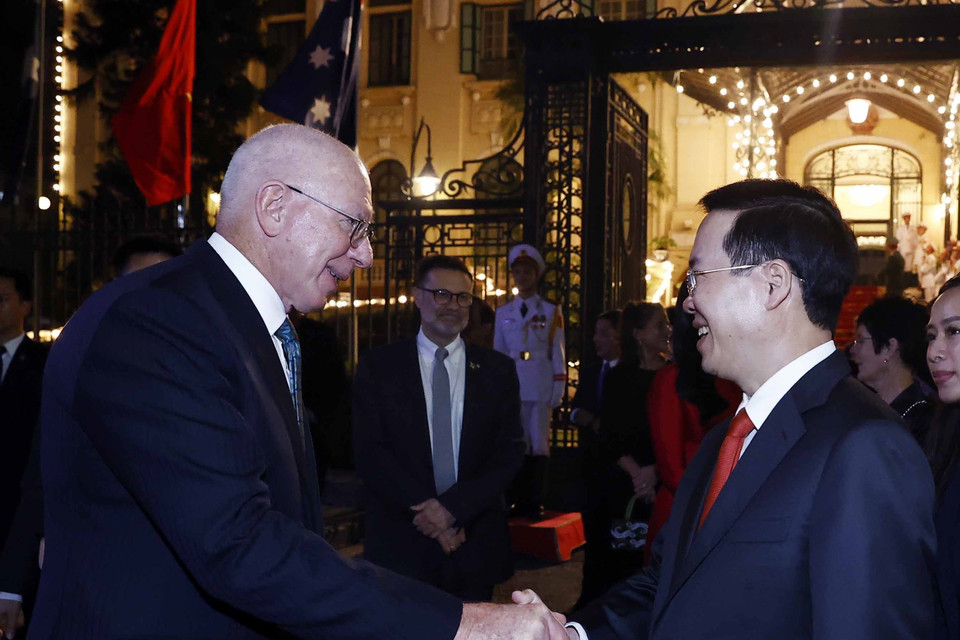 Chủ tịch nước Võ Văn Thưởng đón Toàn quyền Australia David Hurley và Phu nhân tới dự tiệc chiêu đãi chào mừng. (Ảnh: Thống Nhất/TTXVN)